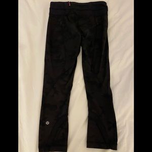 Lululemon Wunder Under, Black Camo, Size 4 - 23 in